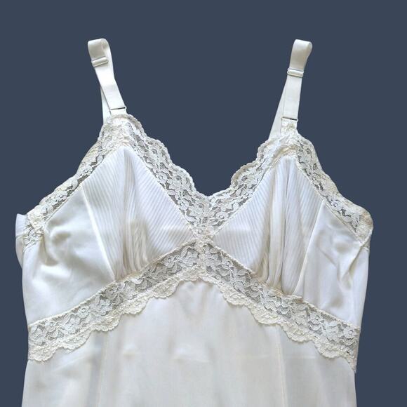 Gorgeous Vintage Silky Lace Slip Medium - Picture 3 of 10